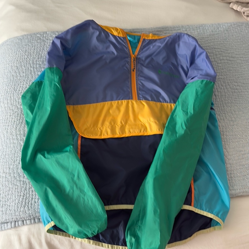 Cotopaxi windbreaker / rain jacket pullover